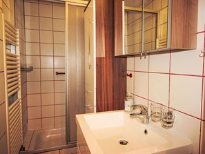 Braun, Spiegel, Sinken, Zapfhahn, Eigentum, Armatur, Holz, Interior Design, Badezimmer