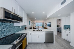 19-web-or-mls-Kitchen/Coffee Bar 2-3