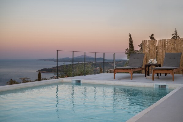 Experience unparalleled comfort and style at Askos Luxury Suites.