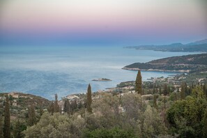 Marvel at the majestic views of Zakynthos. 