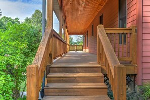 Short Stairs to Wraparound Deck