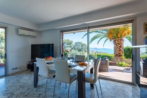 Dining room, sea view, Nice, Côte d'Azur