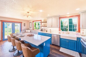 Gorgeous newly updated kitchen