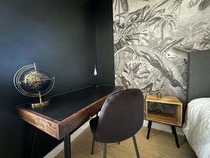 Bureau (1)