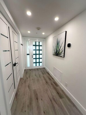 Beachplace 9-102 entry