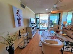 Beachplace 7-502 living room