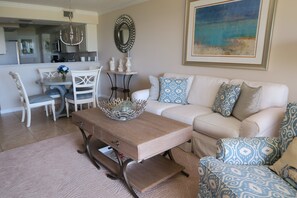 Seaplace G4-309 living area