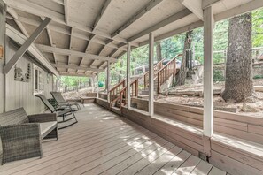 Covered Deck | Self Check-In | 9 Mi to Trestle Depot Recreation Area