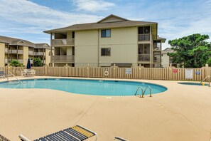 Cypress Bay | Community Pool | Keyless Entry | Free WiFi