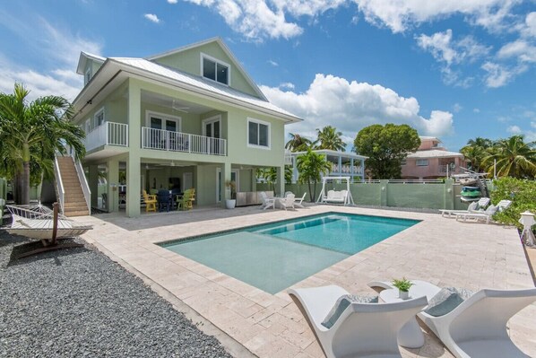 House an Pool