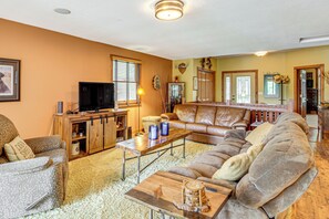Living Room | Free WiFi | Central A/C