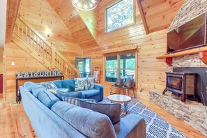 Living Room | Fireplace | Smart TVs | Free WiFi | Main Level