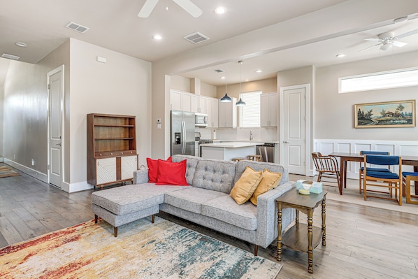 Houston Vacation Rental | 2BR | 2.5BA | 1,650 Sq Ft | Steps Required