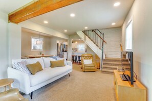 Living Room | 1st Floor | Free WiFi