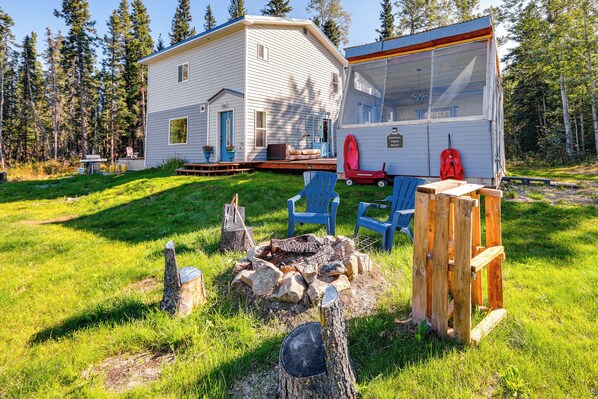 Delta Junction Vacation Rental | 2BR | 2BA | 900 Sq Ft | Stairs Required