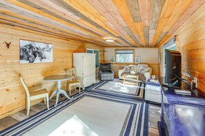 Main Apartment | Living Room | Free WiFi | Flat-Screen TV