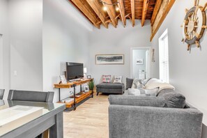 Living Room | Smart TV | Free WiFi