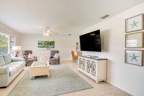 Living Room | Single-Story Home | Central A/C & Heating