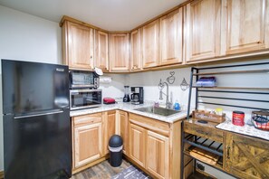 Kitchenette | Full Refrigerator