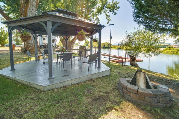 Chiloquin Vacation Rental | Studio | 1BA | 250 Sq Ft | Small Step to Enter