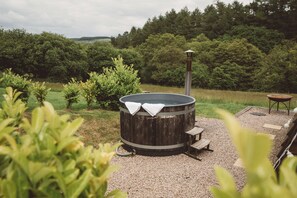 Hot Tub / whirlpool bath (Outdoor)