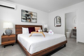 Brand NEW  Private Pool  King Beds  PalmBeach (22292)