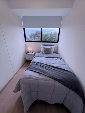 Habitación 2, cama de 1 1/2 plaza, cortinas black out y closet