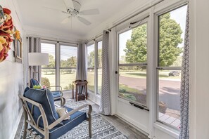 Screened Porch | Single-Story House | Self Check-In