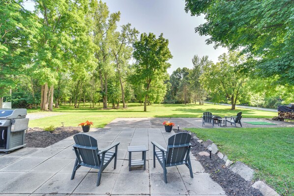 Victor Vacation Rental | 2BR | 1.5BA | 1,068 Sq Ft | 3 Steps Required