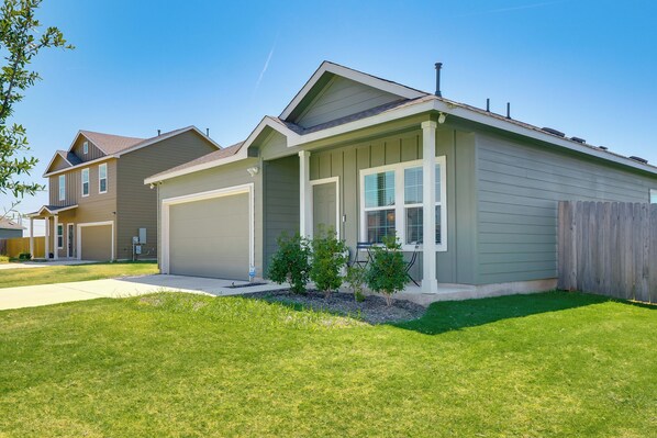 Georgetown Vacation Rental | 3BR | 2BA | 2 Steps to Enter | 1,474 Sq Ft