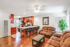 Living Room | Smart TV | Free WiFi | Single-Story Home