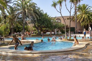 Schwimmbad des Ferienhauses