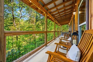 Outside deck to relax and enjoy nature