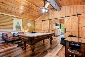 Game room with pool, darts and arcade! 
