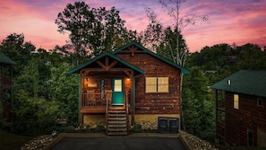 Quiet cabin in a fantastic location near all Pigeon Forge has to offer