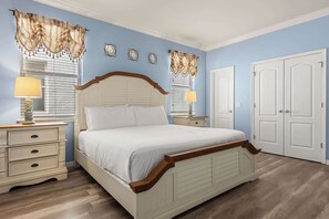 King Bedroom with En-Suite Bathroom