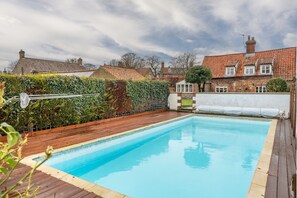 Gable End, Great Snoring: A fabulous heated swimming pool to enjoy