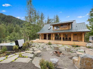 Riverside Retreat Patio with Propane Firepit and Hot Tub
