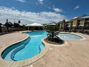 Beautiful pool, just 50 steps away from your front door! Clubhouse and gas grill