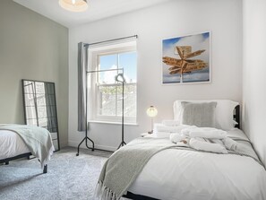 Twin bedroom | Pavilion Mews, Buxton