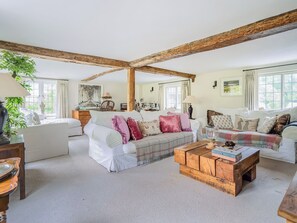 Living area | Holdens, Hartfield