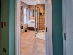 Shower room | No 2B - Belgrave holidays, Aberystwyth
