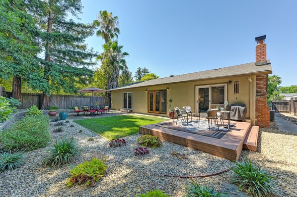 Nature, Outdoors, Yard, Chair, House