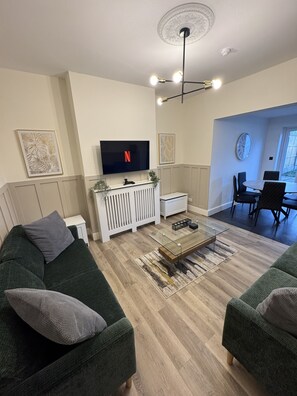Living Room / Lounge