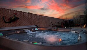 Outdoor spa tub