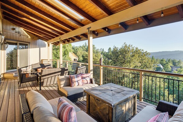 Lake Arrowhead Vacation Rental | 4BR | 3.5BA | 3,000 Sq Ft | Stairs Required