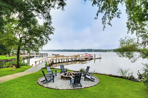 Prosperity Vacation Rental | 4BR | 2.5BA | 1,300 Sq Ft | Stairs Required