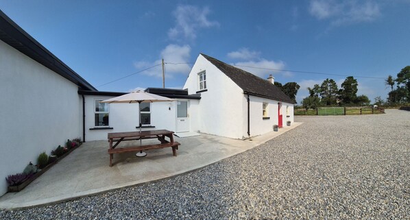 Gravel driveway to both entranceways, lots of parking!