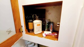 Bathroom amenities