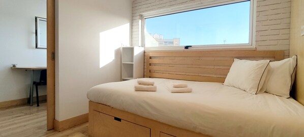 Comfortable Bed (bed size: 120x200 cm)